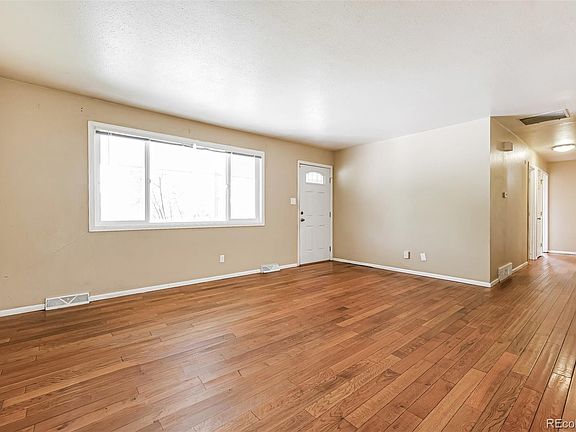 3rd image of 432 S Potomac Circle