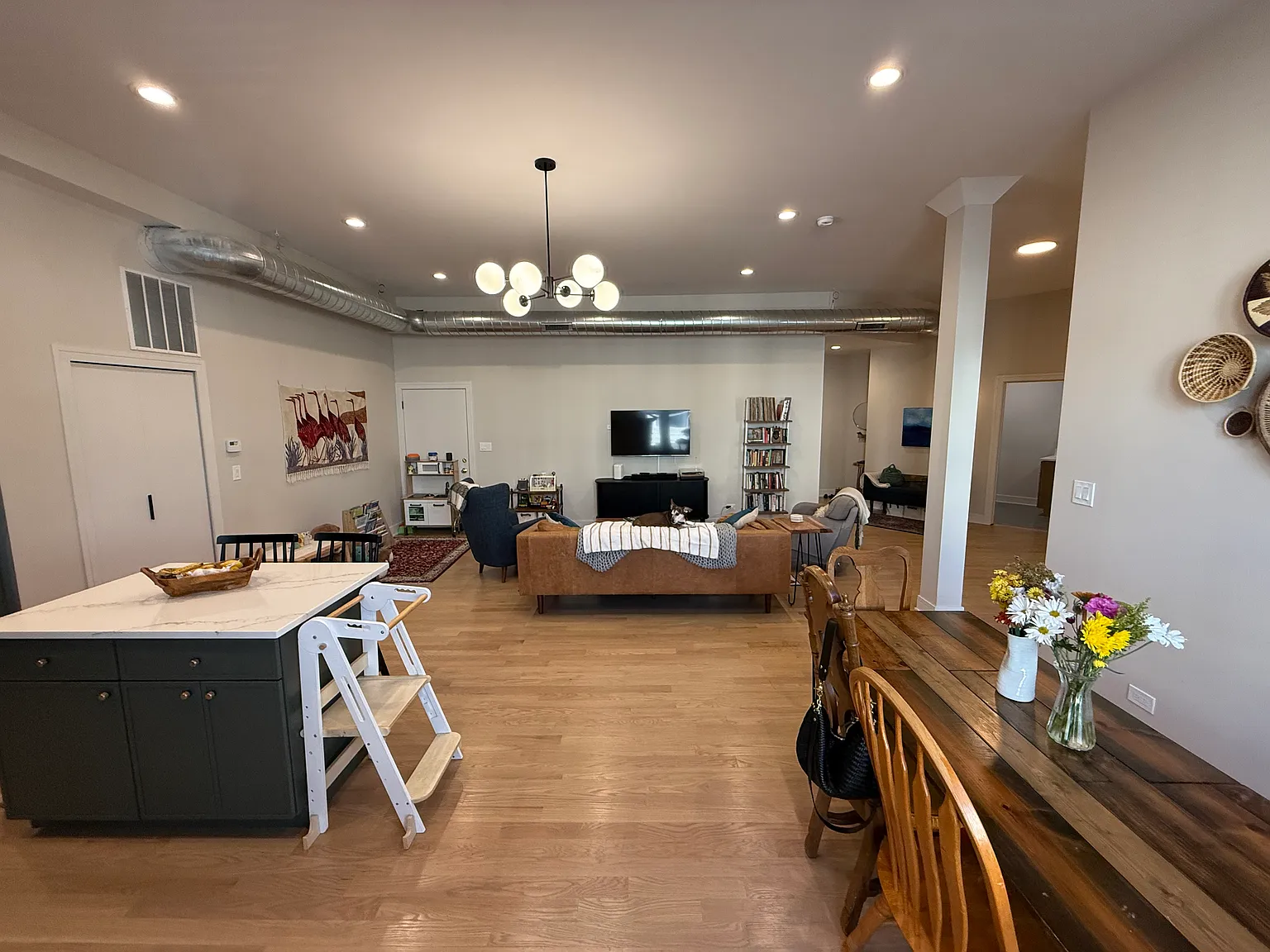 3 bed, 1600 sqft, $4,350 — Photo 4