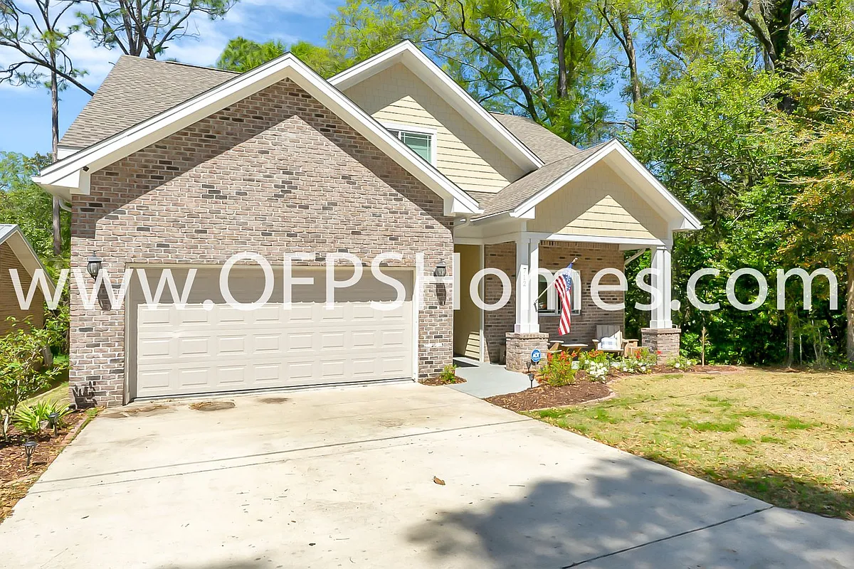 Building Photo - 712 Cypress Dr