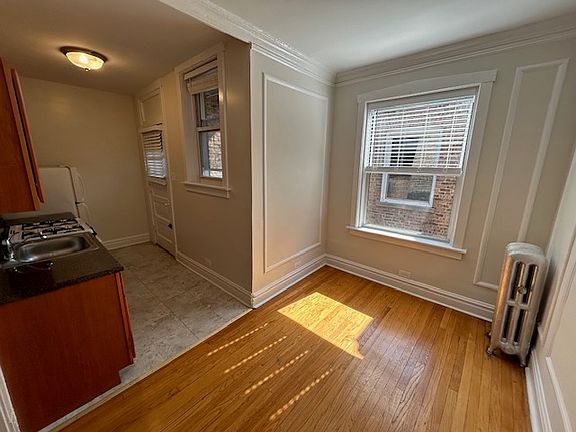 4th image of 1243 W Chase Ave APT 3