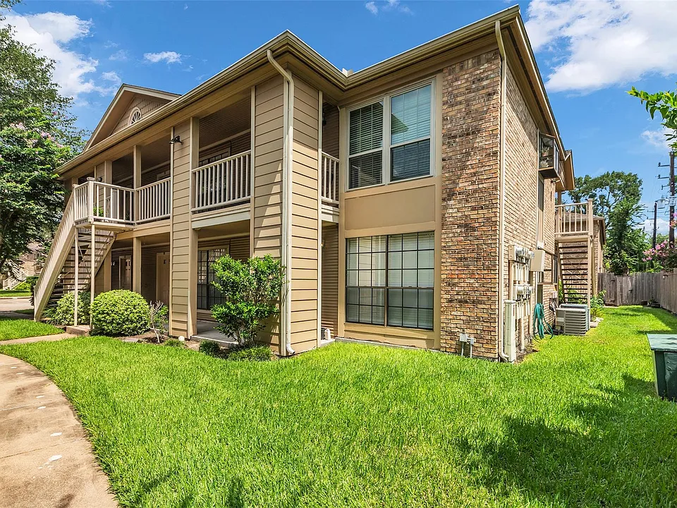 1311 Antoine Dr #128