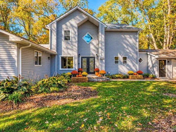 904 N Park St, Highland, MI 48356