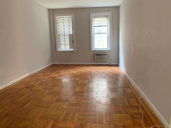 3rd image of 676 Amsterdam Ave #4F