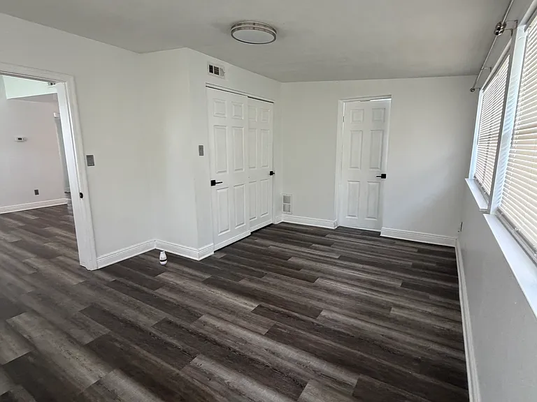4870 Seminole Ave — Photo 11