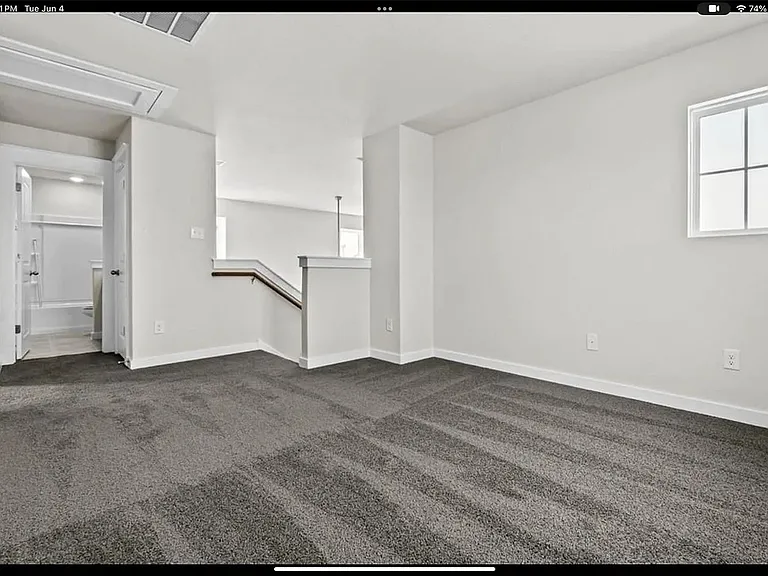 138 Blackwell Ln — Photo 2