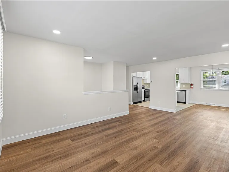 927 Edgemoor Rd — Photo 17