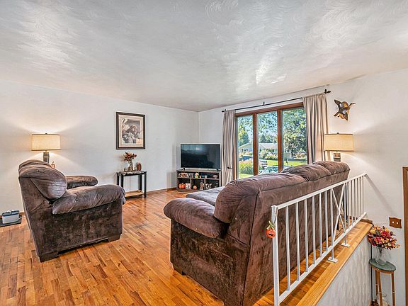 4th image of 56700 Mark Manor Dr