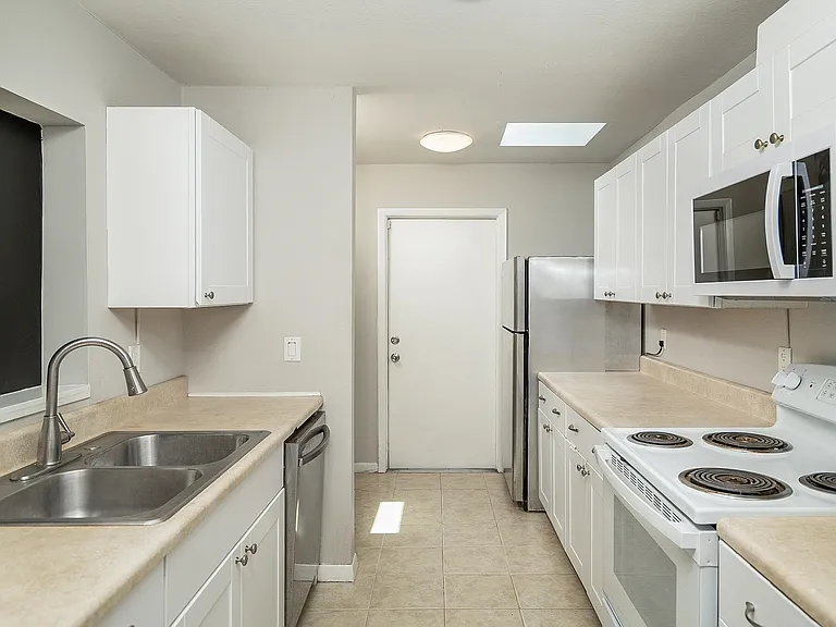 1040 Dorado Dr — Photo 10