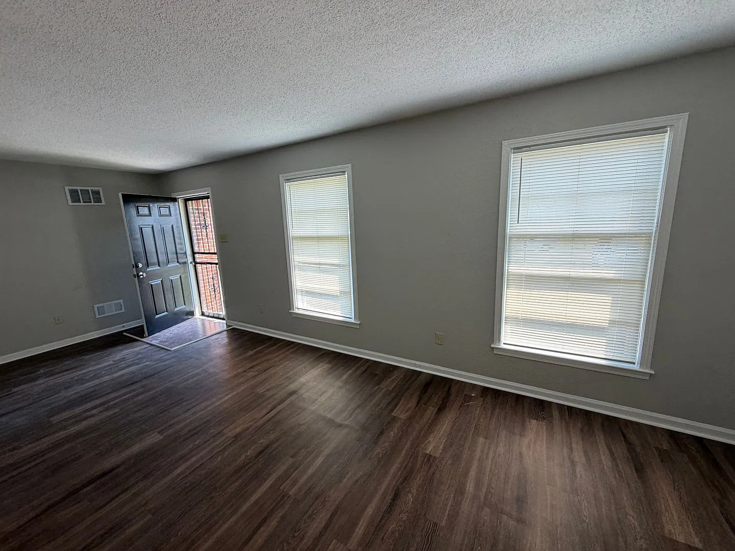 Welcome to 3573 Wickcliff Ln! — Photo 4