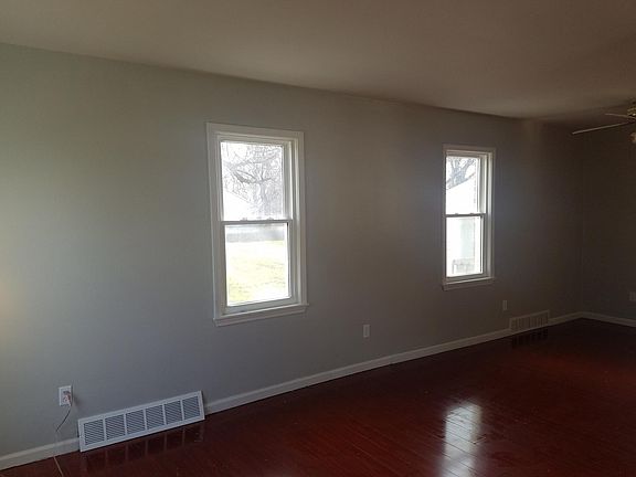 Living Room/ Dining