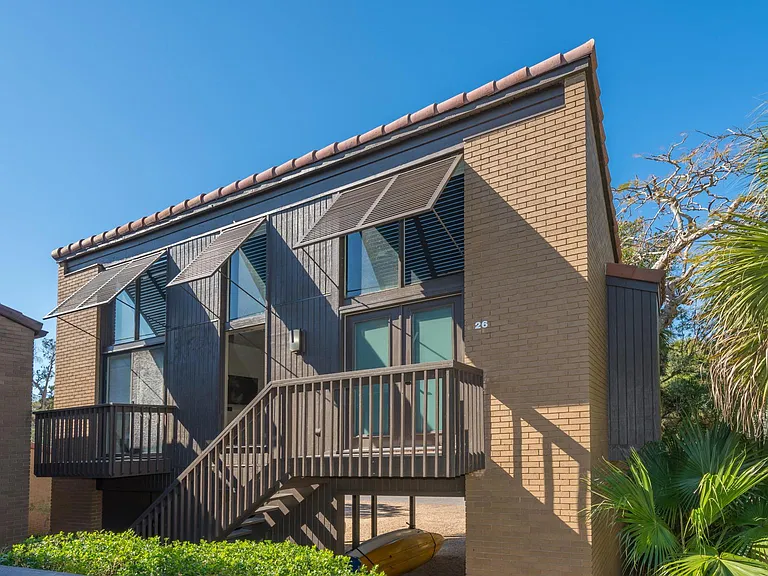 Free-standing, detached Mid-century loft