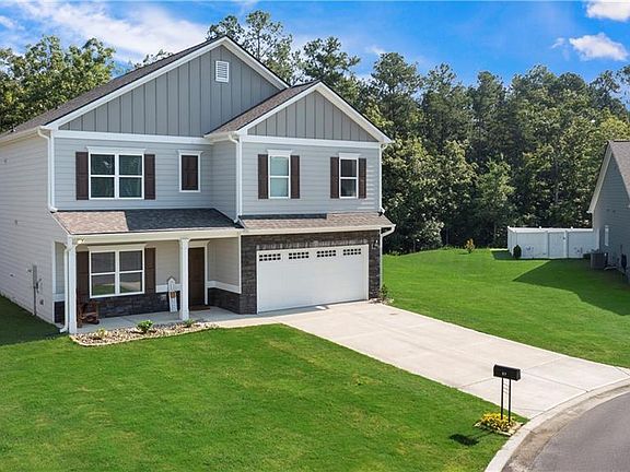 3rd image of 27 Whistling Oaks Dr NE