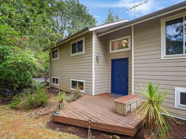 12690 Ridgewood Rd SE, Jefferson, OR 97352