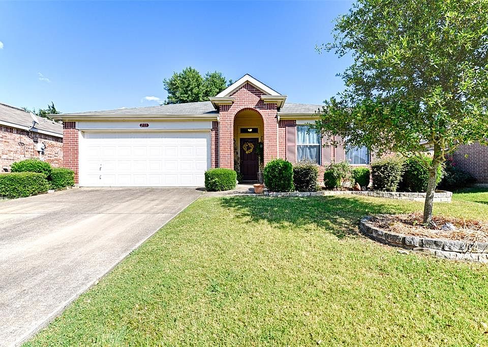 1st image of 213 Oakhurst Dr