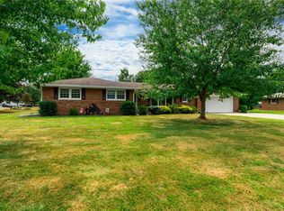 103 E Pine Dr, Effingham, IL 62401