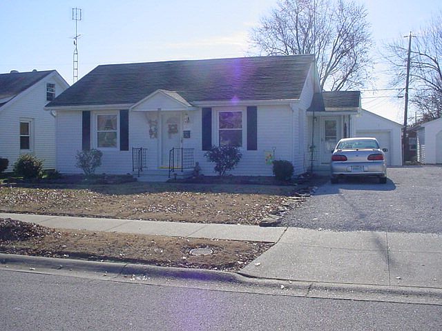1st image of 430 E 27th St