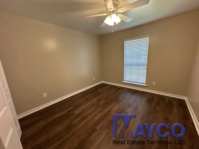 Grand Oaks Apartment Homes — Photo 15