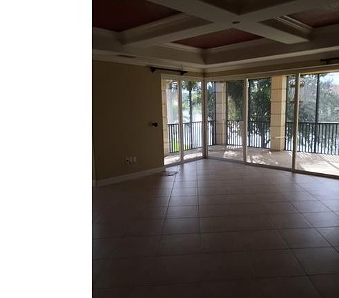 4th image of 525 Avellino Isles Cir APT 33201