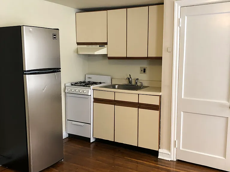 1904 Pine St #3R — Photo 1
