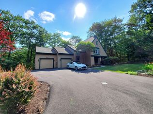 307 Creekside Ct, Canadensis, PA 18325