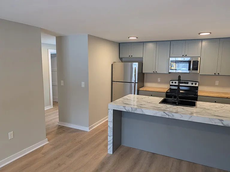 242 Commercial St — Photo 23