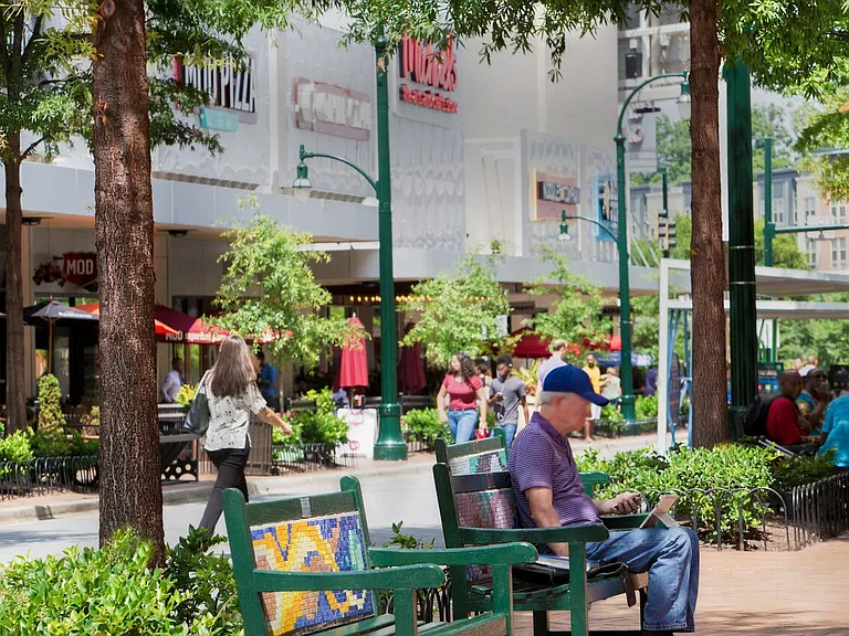 Cole Spring Plaza — Photo 15