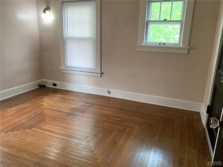 303 S 5th St — Photo 16