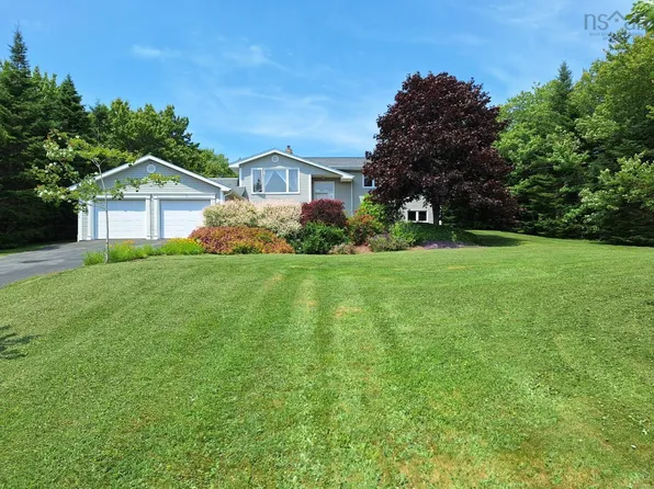 122 Bayview Dr, Halifax, NS B3T 1Z1
