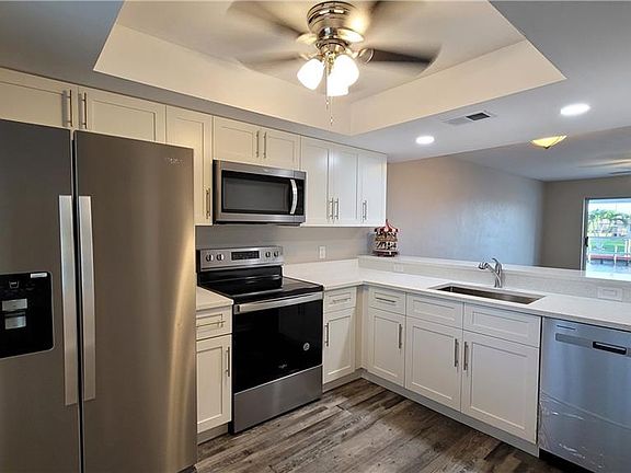 5th image of 425 SW 47th Ter APT 8