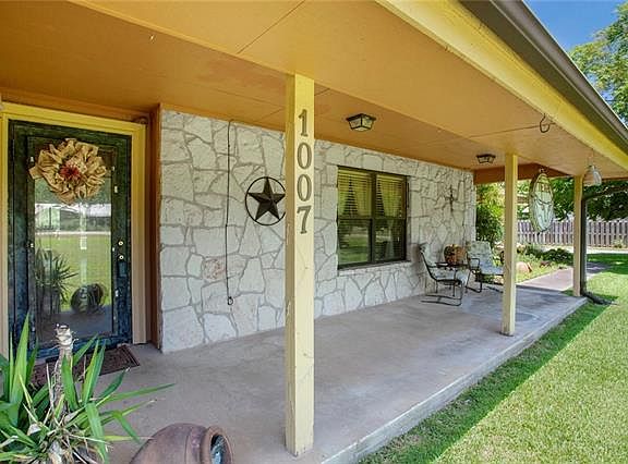 3rd image of 1007 S Gabriel Dr