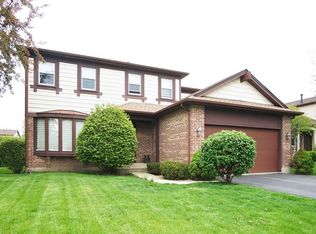 931 Cass Ln, Elk Grove Village, IL 60007