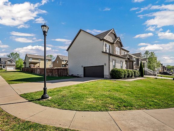 3rd image of 109 Easton Dr