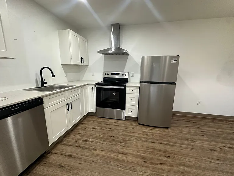 University Park Apartments near Cornell University — Photo 617