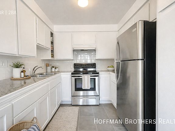 2nd image of 1226 Larrabee St APT 6
