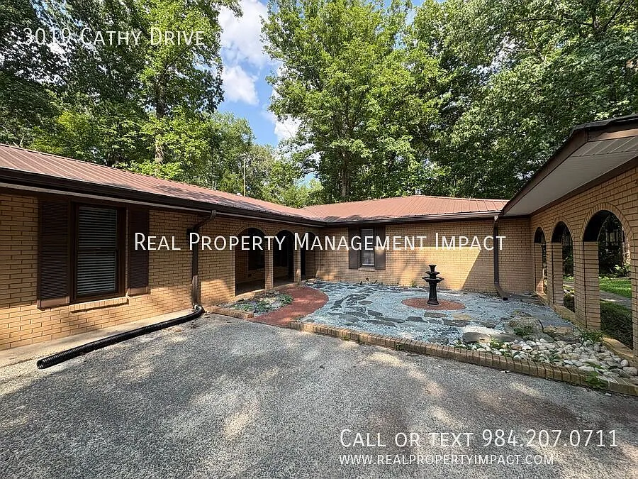 Private 1.3-Acre Retreat Near Downtown Durham Fully Updated 4-Bed 2-Bath Ranch — Photo 1