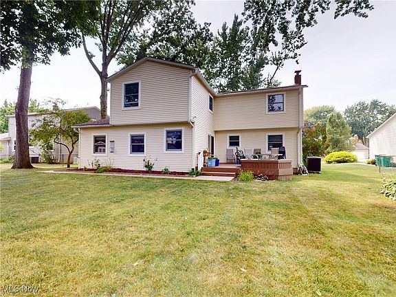 3rd image of 6267 Foxwood Ct