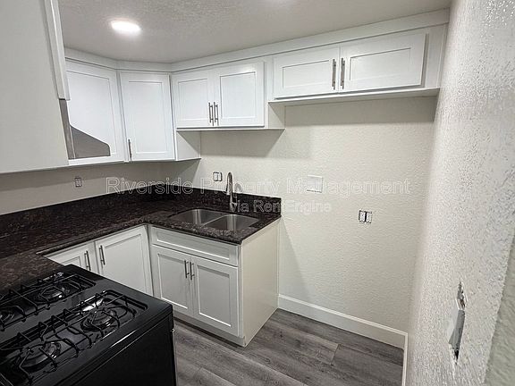 4th image of 1221 Villa St APT A