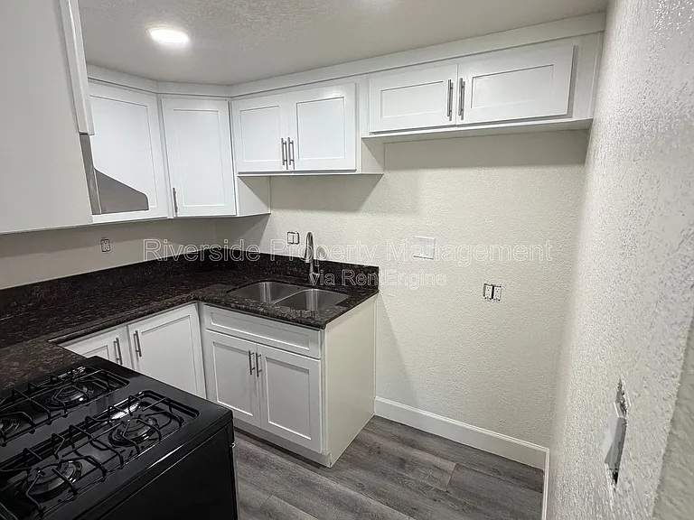 1221 Villa St #A — Photo 4
