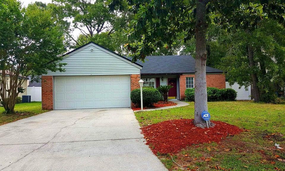 1st image of 8023 Loch Lomond Ln