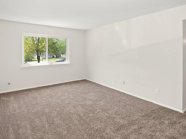 Iroquois Green — Photo 16