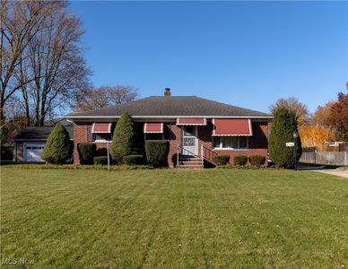 6560 Mackenzie Rd, North Olmsted, OH, 44070