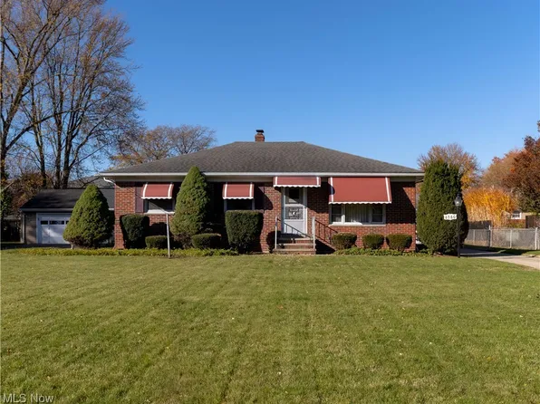6560 Mackenzie Rd, North Olmsted, OH 44070