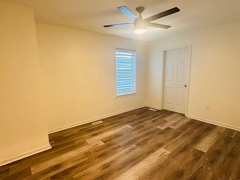 506 E Ormsby Ave — Photo 8