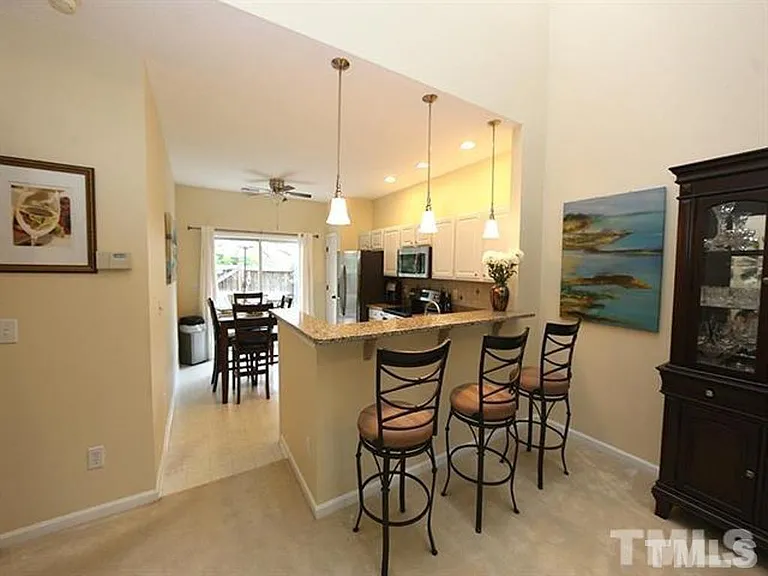 207 Mannington Dr — Photo 5