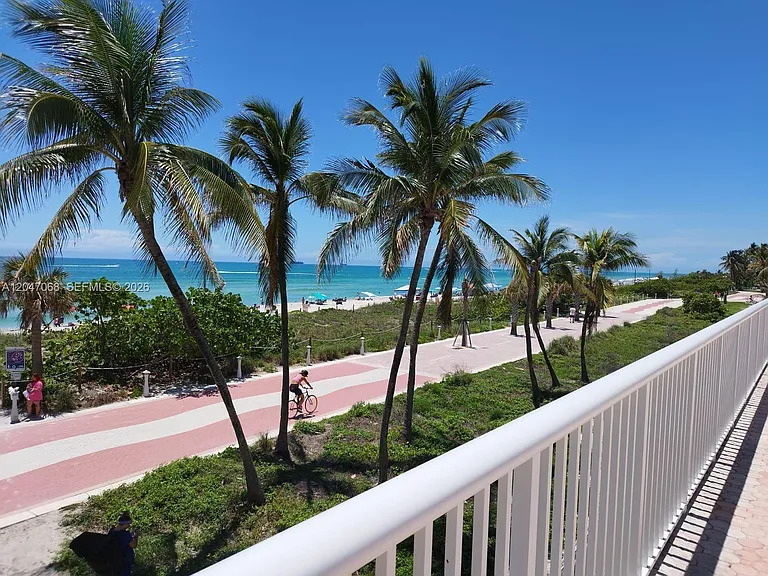 5401 Collins Ave #1110 — Photo 2