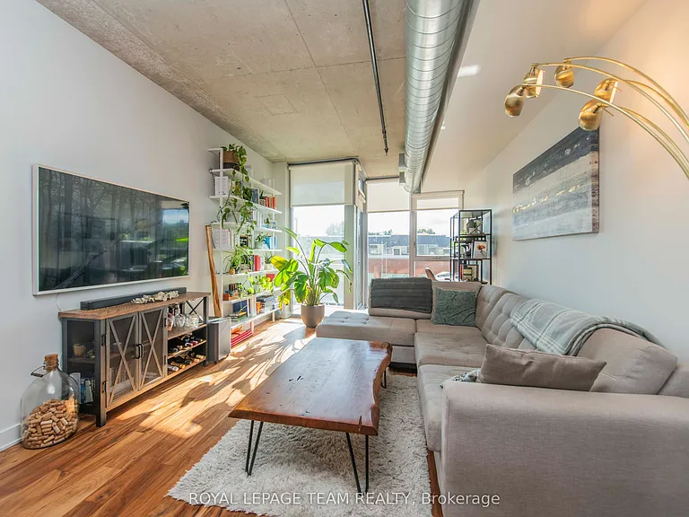 360 McLeod St #306 — Photo 8