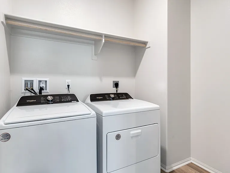 2054 Bergamot St — Photo 20