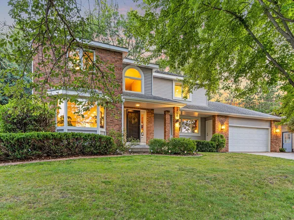 908 Cobb Rd, Shoreview, MN 55126