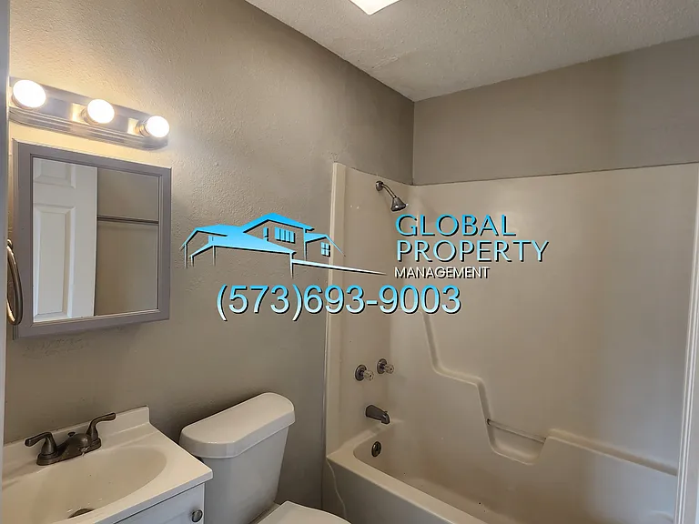 Lakefront Apartments — Photo 55