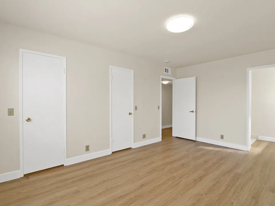 8801 Monterey Cir